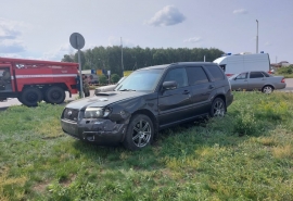 Под Омском подросток на питбайке столкнулся с иномаркой