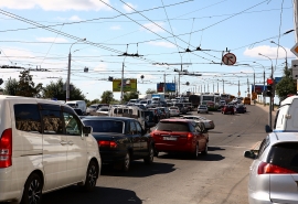 В центре Омска ограничили скорость движения для снижения аварийности