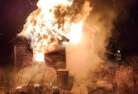 В выходные в Омске массово горели дачи