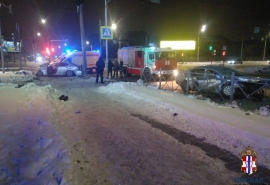 В центре Омска среди ночи столкнулись «Лексус» и «Фольцваген» - пассажир погиб