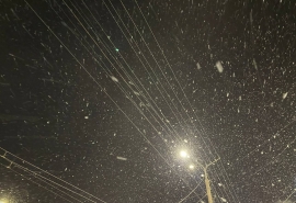 На Омск обрушился зимний снегопад
