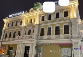 Минкультуры призвало собственника отремонтировать разрушающийся фасад гостиницы в центре Омска