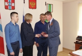 Родителям погибшего героя из Омской области вручили орден Мужества