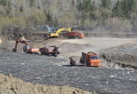 На омскую свалку в процессе ликвидации продолжают свозить отходы
