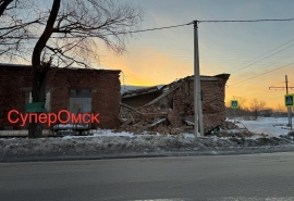 Появились кадры рухнувшего здания на Лермонтова в Омске