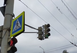 В Омске поменяли схему светофора на Перелета - Степанца