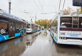 В Омске троллейбусы временно не будут ездить 4 остановки до конечной из-за уровня воды на дороге