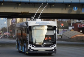 В Омске после мощного дождя сократили маршруты троллейбусов