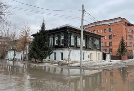 В Омске 100-летний жилой дом в центре города решили снести