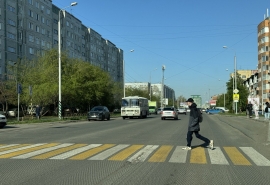 В Омске на фрезерованную дорогу нанесли зебру