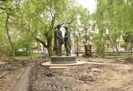 Подрядчик пообещал заменить поврежденные деревья в Городском саду Омска в случае их гибели