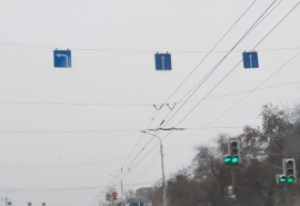 В Омске на стыке Иртышской набережной и Рождественского включили светофор
