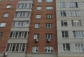 В Омске трехлетняя девочка выпала из окна