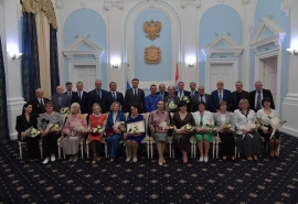 Кому в Омске губернатор Хоценко вручил госнаграды перед Днем России?