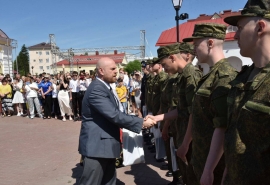 Сергей Шелест передал напутствие омским призывникам Президентского полка