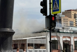 Появились кадры с места пожара в омском ресторане «Хочу Пури»