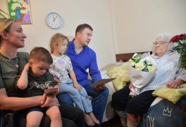 Виталий Хоценко поздравил со 100-летием омского ветерана