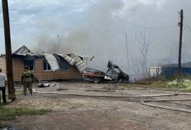 Появились кадры с места страшного пожара в частном секторе Омска