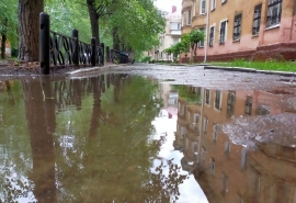 В Омске начали откачивать воду после ливня