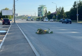 На дороге в центре Омска образовалась яма