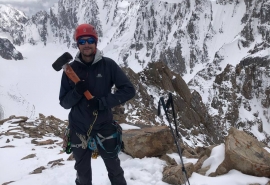 Альпинист обнаружил на горе в Кыргызстане памятник Омску