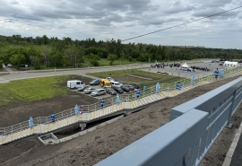 Омского подрядчика «поймали» на сверхтяжелой технике для развязки у Ленинградского моста