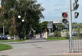 Появились фото обвала грунта на Аллее олимпийцев в Омске
