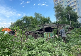 Жители дома рядом интересующим «Промсвязьбанк» участком в Омске встревожены начавшейся стройкой