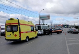 В Омске 11 пассажиров маршрутки получили травмы в ДТП