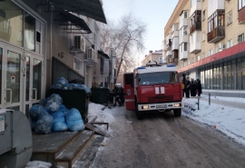 В центре Омска загорелся суши-бар