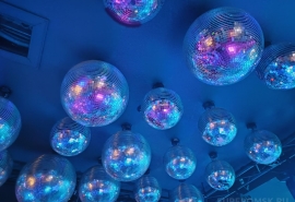 Озвучена дата возвращения омских дискотек на «родину»