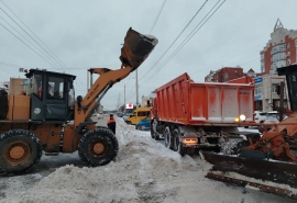 Мэр Шелест отчитался о вывозе большого объема снега с омских улиц