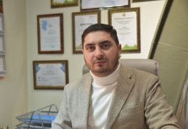 Регоператор поздравляет омичей с Новым годом