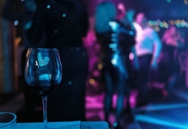 Омич перед Новым годом нашел бесплатный способ получения алкоголя