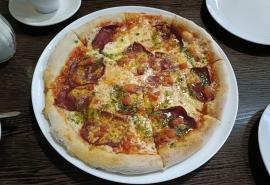 Омичи сообщили о еще одном магазине с заплесневелой едой