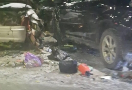 На Ленинградском проспекте в Омске при ДТП человека вмяло в машину