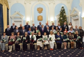 Перед Новым годом Хоценко вручил омичам госнаграды. Публикуем их список