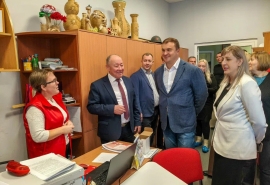 Виталий Хоценко оценил обновленные социальные объекты Любинского района Омской области