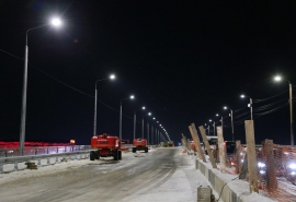 Мэр Омска Шелест показал кадры с отремонтированной части моста у Телецентра