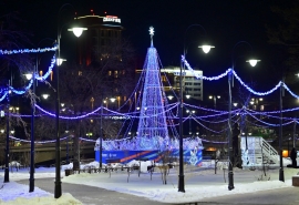 Омский НПЗ признан лидером новогоднего оформления города