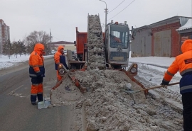 Мэр Омска Шелест: УДХБ пробивает от снега центральные дороги и выходит на второстепенные