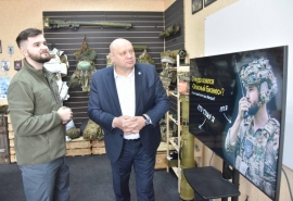 Шелест посетил омский центр военной подготовки под руководством участника СВО