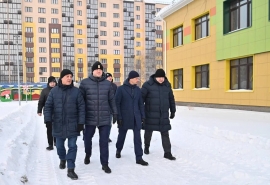 Омский губернатор Хоценко оценил ход строительства детсада в ЖК «Амурский-2»