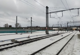 В Новый год на путях поезд сбил женщину