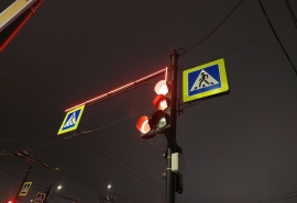 В Омске перенастроили светофоры на трех центральных перекрестках