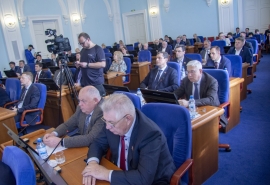 Депутаты областного парламента поддержали расширение мер поддержки для участников СВО