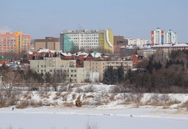 У стройки микрорайона «Глоракс» в Омске начали осваивать берег