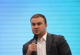 Омский губернатор Хоценко проводит день рождения на работе