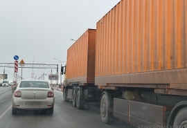 Большегрузам дали альтернативы после закрытия дороги омской станции Входной