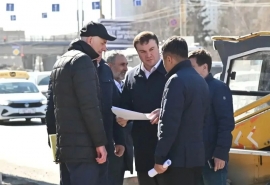 Виталий Хоценко проверил ход ремонта дорог и благоустройства набережной в Омске